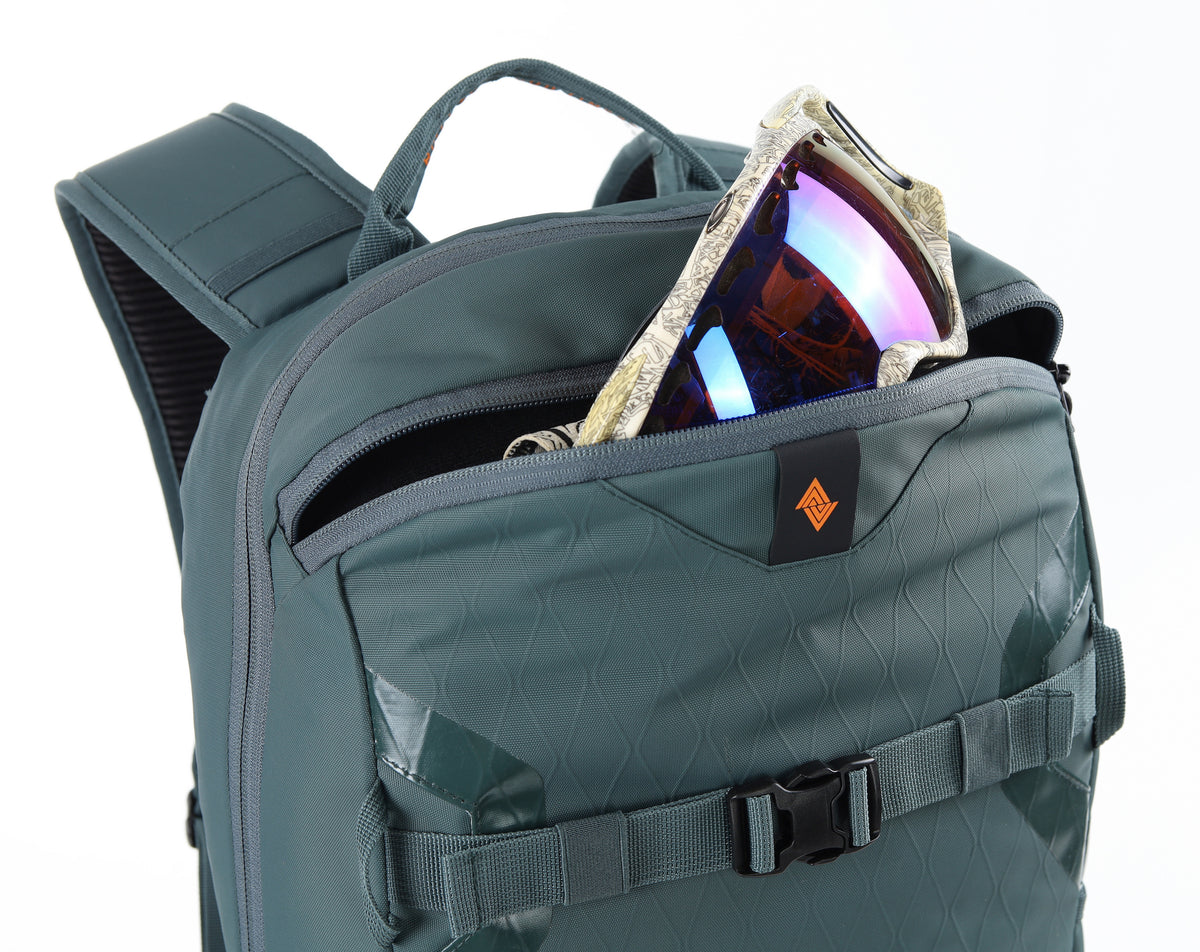 nitro-snowboards-rover-22-multisport-rucksack-22-liter image 6