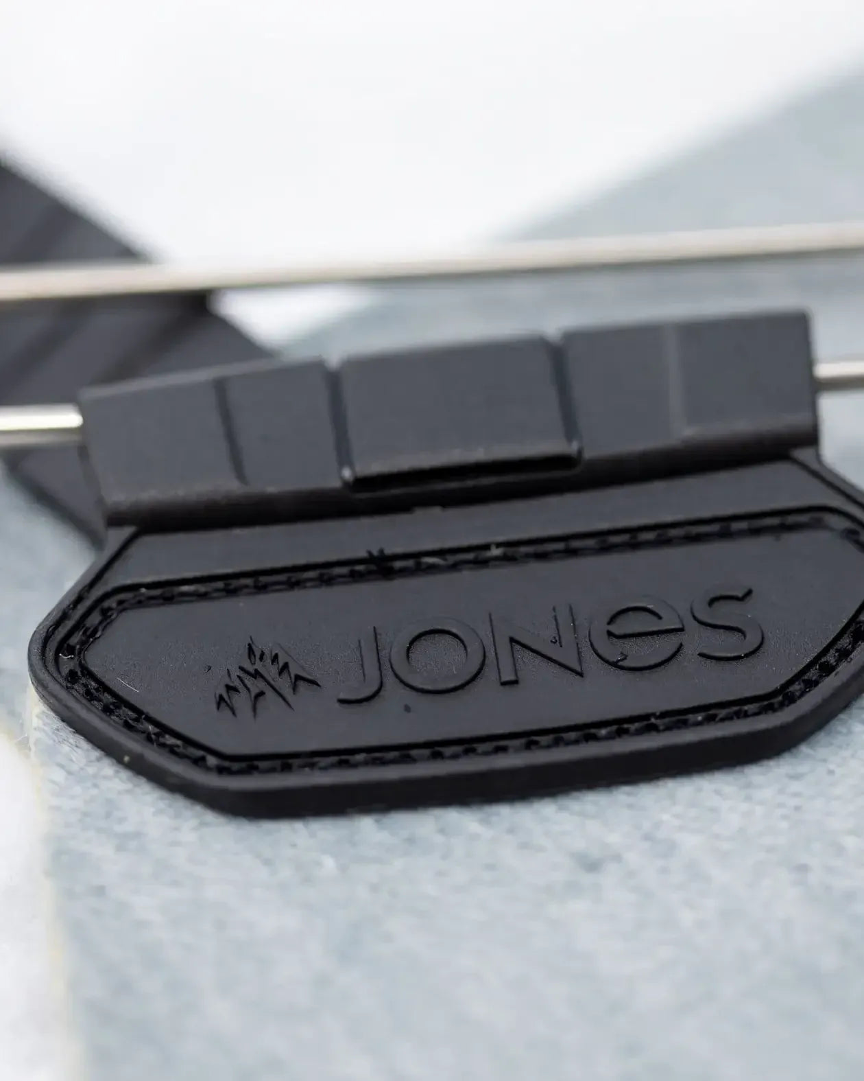 jones-snowboards-nomad-pre-cut-splitboard-skins-felle image 4