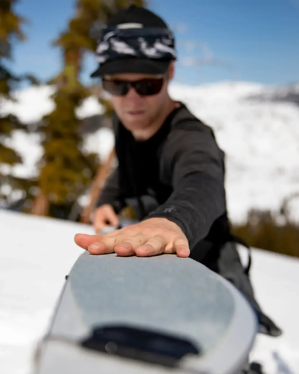 jones-snowboards-nomad-pre-cut-splitboard-skins-felle image 2