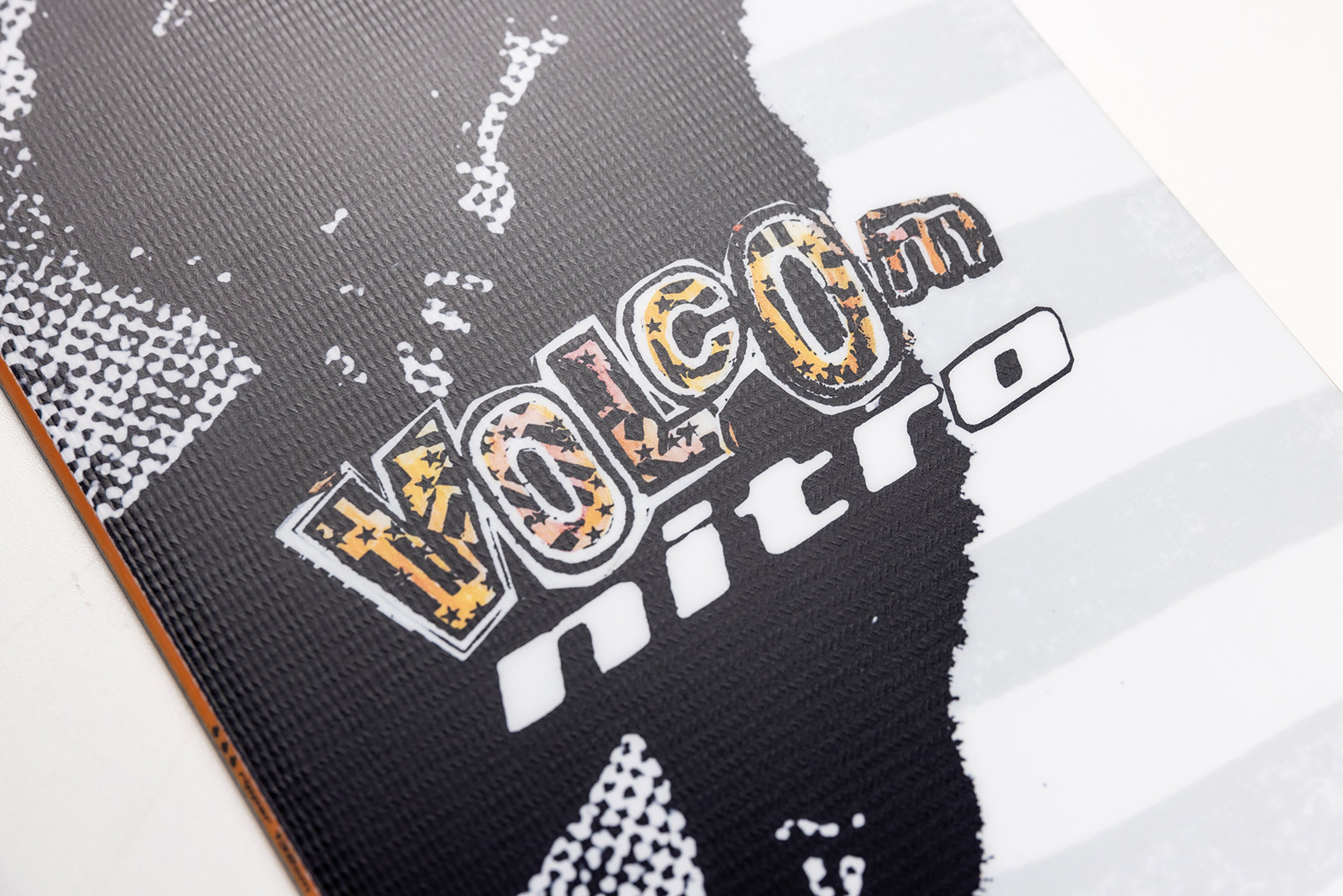 nitro-snowboards-ripper-kids-x-volcom-kids-snowboard image 2